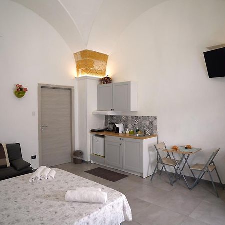 Monolocale Central Station Apartment Brindisi Exterior photo